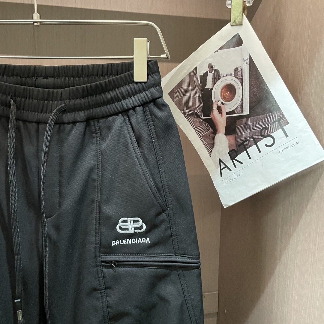 巴黎世家 2025秋冬最新系列男士加厚休闲裤！内里加绒，非常保暖，北方的宝子们赶紧备上！采用客供弹力柔棉