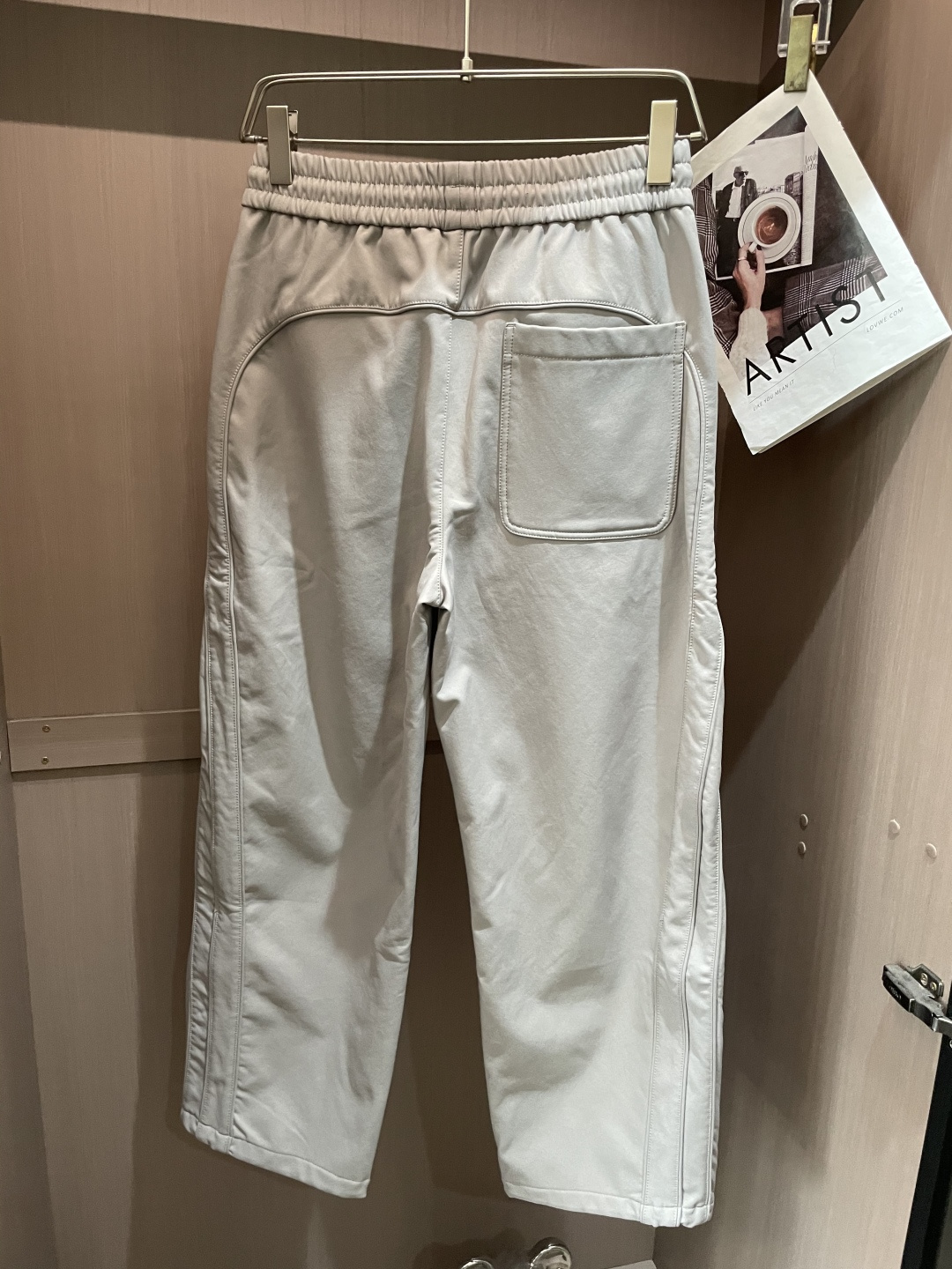 Lv 2025秋冬最新系列男士加厚休闲裤！内里加绒，非常保暖，北方的宝子们赶紧备上！采用客供弹力柔棉材质