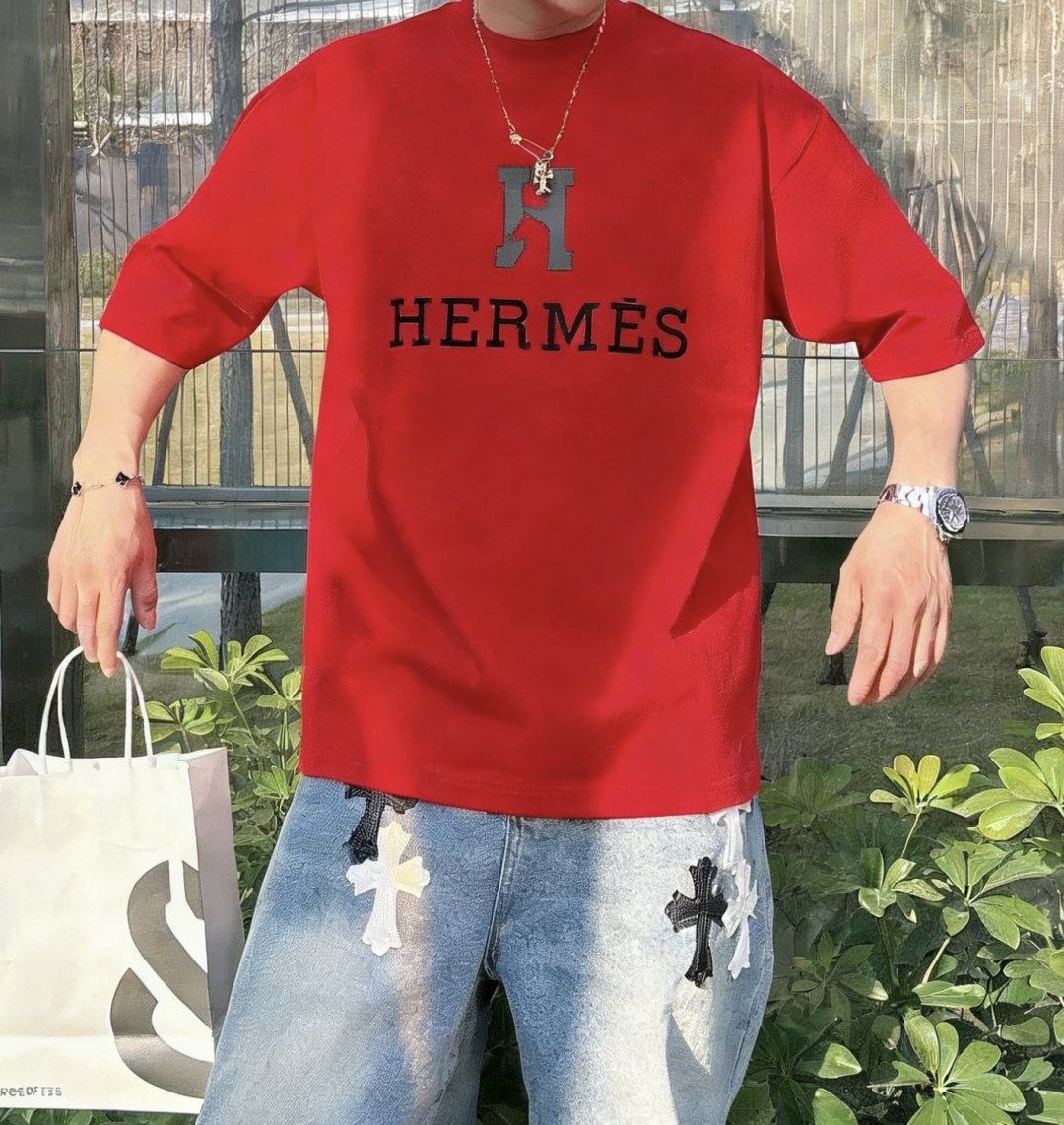 爱🐎仕/新年限定款2026春夏款/官网同步面料采用重磅纯棉精梳棉面料，OS宽松版型，上身版型超正！日常百