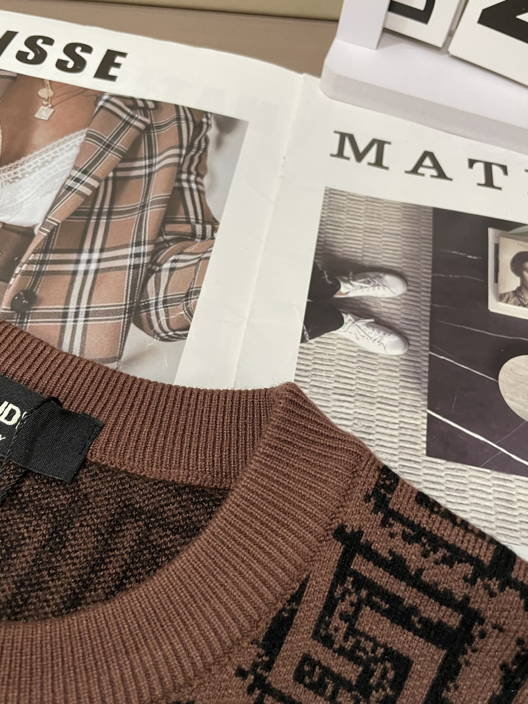 FD 重磅推荐！2025aw秋冬新款 专柜同步 时尚经典基础款针织衫 秋冬必备款 采用针织衫加厚毛衣，精