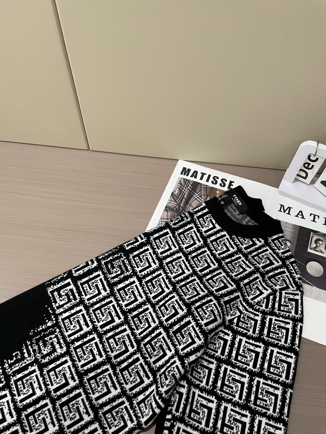 FD 重磅推荐！2025aw秋冬新款 专柜同步 时尚经典基础款针织衫 秋冬必备款 采用针织衫加厚毛衣，精