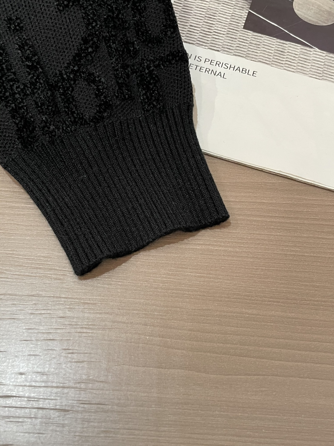 Dior 重磅推荐！2025aw秋冬新款 专柜同步 时尚经典基础款针织衫 秋冬必备款 采用针织衫加厚毛衣