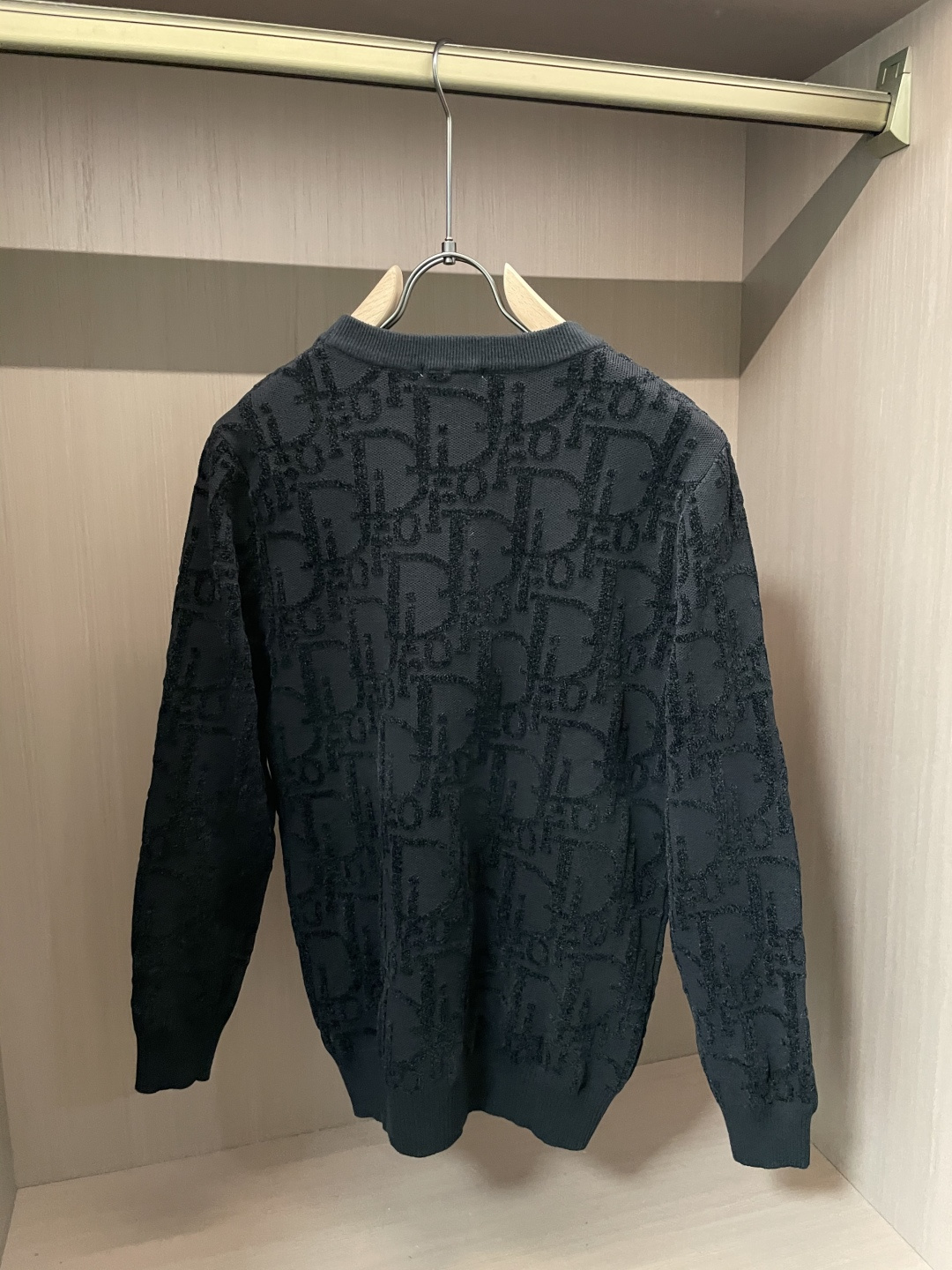 Dior 重磅推荐！2025aw秋冬新款 专柜同步 时尚经典基础款针织衫 秋冬必备款 采用针织衫加厚毛衣