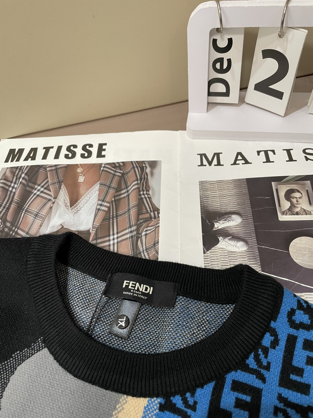 FD 重磅推荐！2025aw秋冬新款 专柜同步 时尚经典基础款针织衫 秋冬必备款 采用针织衫加厚毛衣，精