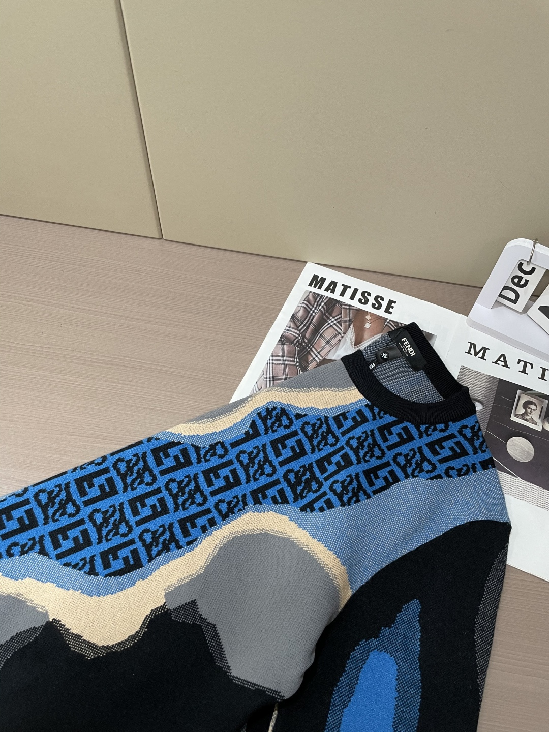 FD 重磅推荐！2025aw秋冬新款 专柜同步 时尚经典基础款针织衫 秋冬必备款 采用针织衫加厚毛衣，精