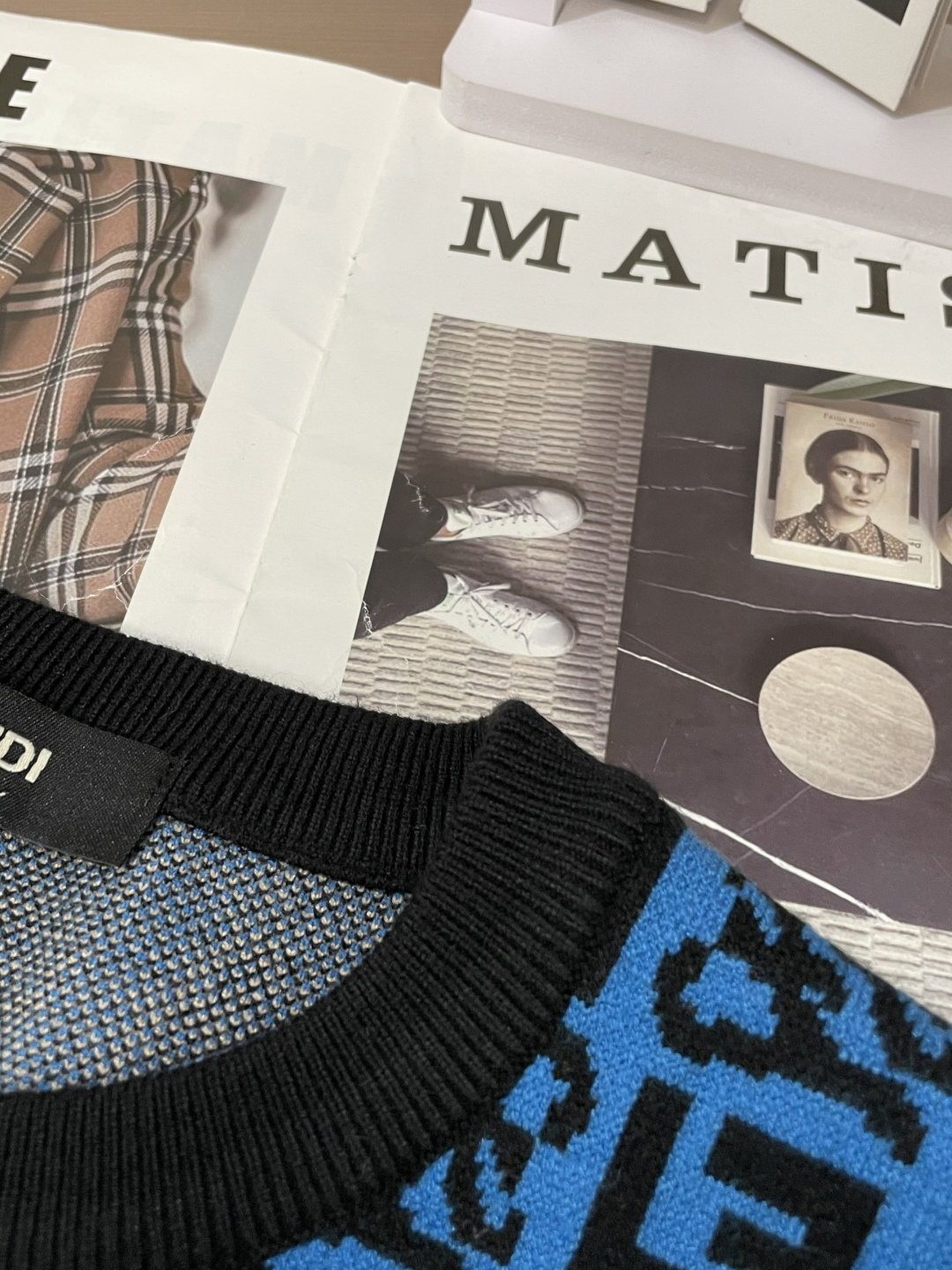 FD 重磅推荐！2025aw秋冬新款 专柜同步 时尚经典基础款针织衫 秋冬必备款 采用针织衫加厚毛衣，精