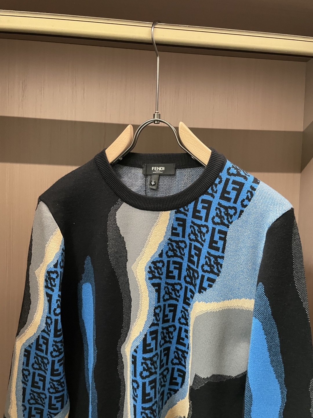 FD 重磅推荐！2025aw秋冬新款 专柜同步 时尚经典基础款针织衫 秋冬必备款 采用针织衫加厚毛衣，精