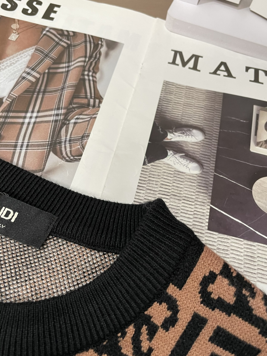 FD 重磅推荐！2025aw秋冬新款 专柜同步 时尚经典基础款针织衫 秋冬必备款 采用针织衫加厚毛衣，精