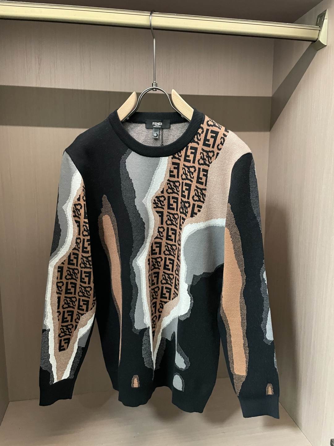 FD 重磅推荐！2025aw秋冬新款 专柜同步 时尚经典基础款针织衫 秋冬必备款 采用针织衫加厚毛衣，精