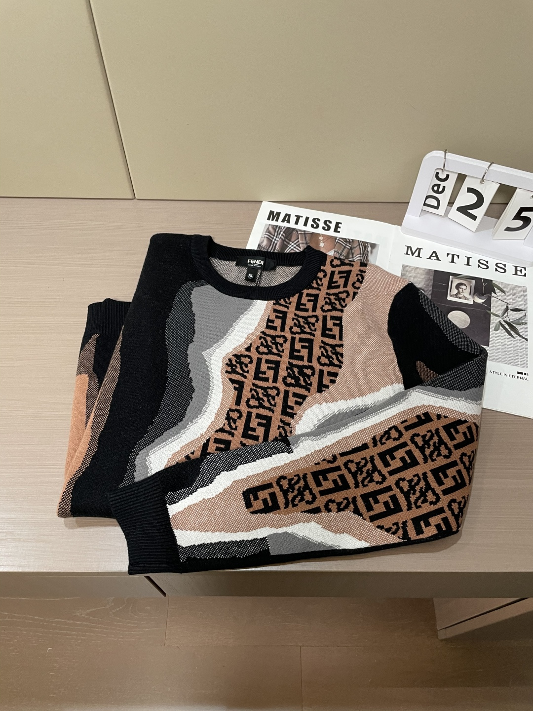 FD 重磅推荐！2025aw秋冬新款 专柜同步 时尚经典基础款针织衫 秋冬必备款 采用针织衫加厚毛衣，精