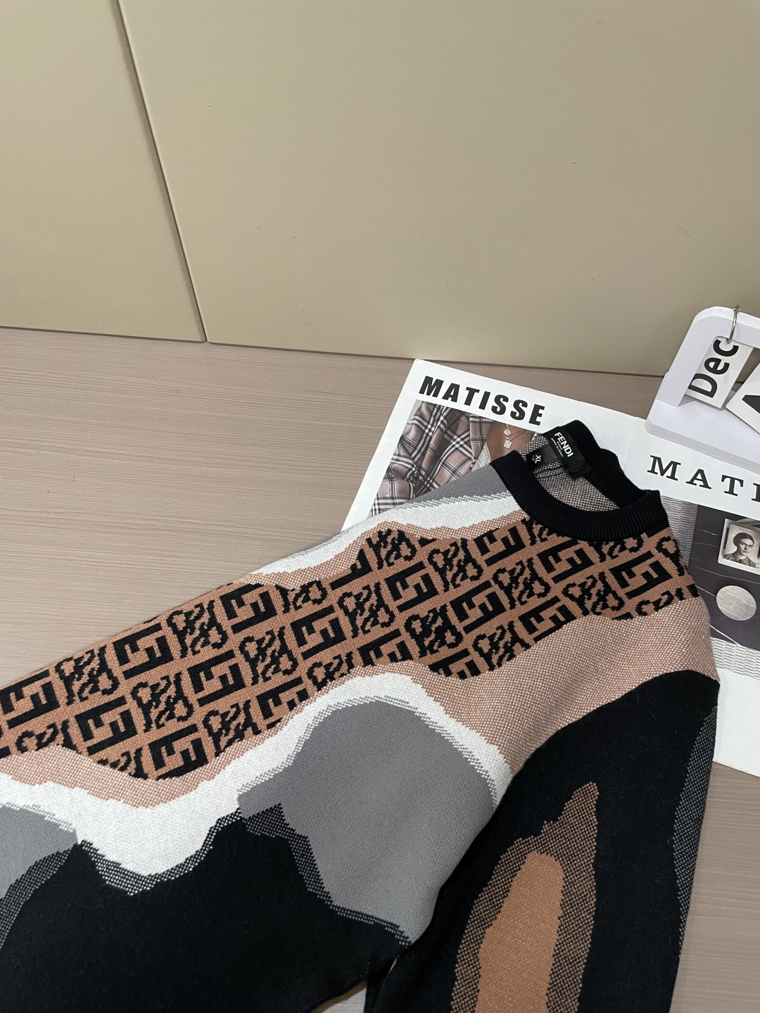 FD 重磅推荐！2025aw秋冬新款 专柜同步 时尚经典基础款针织衫 秋冬必备款 采用针织衫加厚毛衣，精