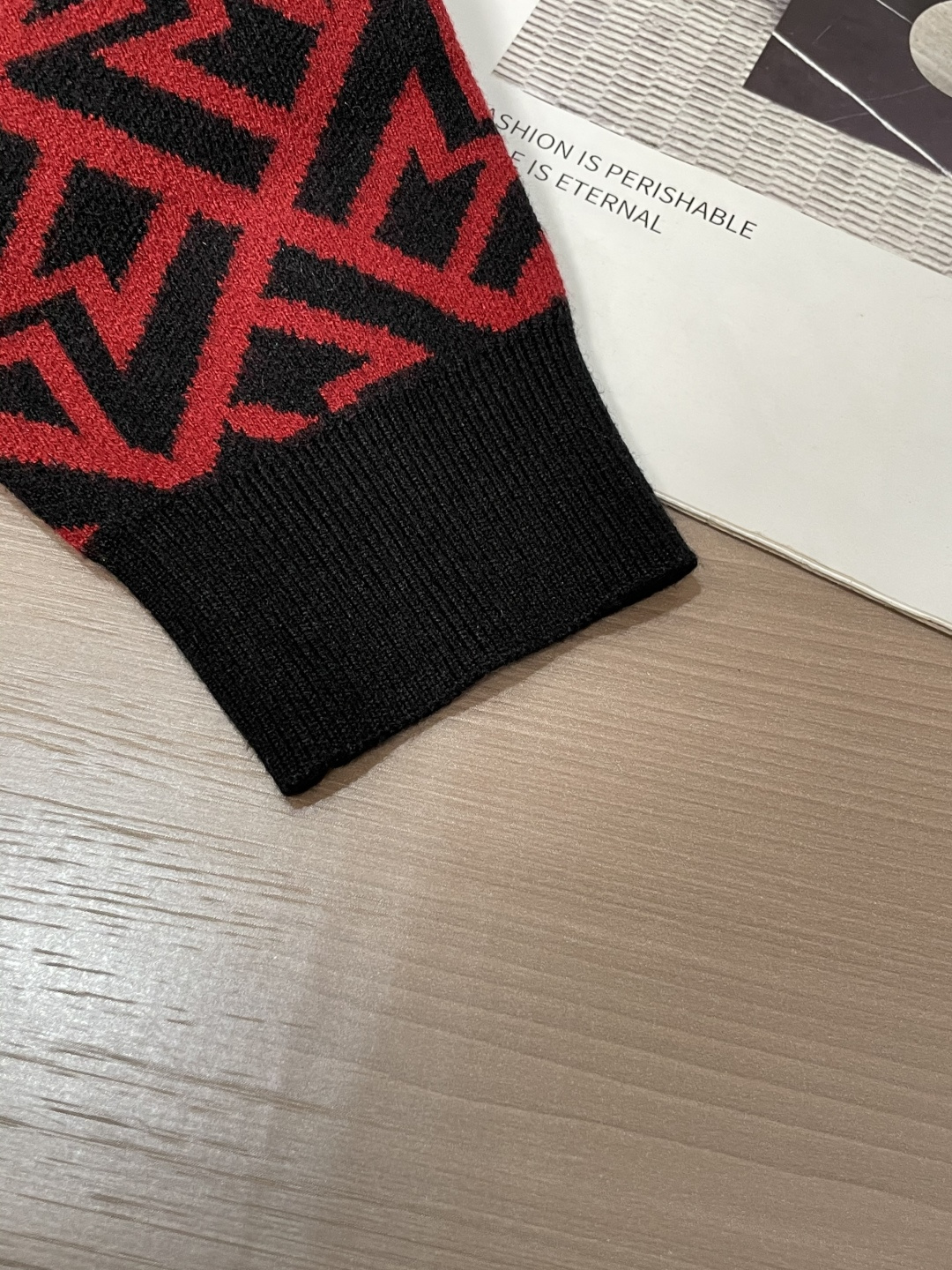 蒙口 重磅推荐！2025aw秋冬新款 专柜同步 时尚经典基础款针织衫 秋冬必备款 采用针织衫加厚毛衣，精