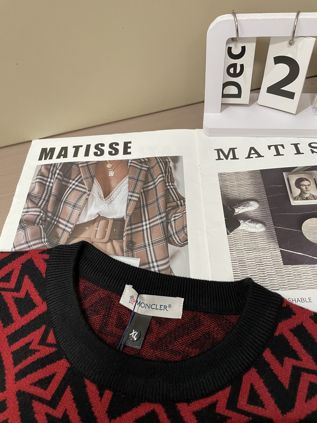 蒙口 重磅推荐！2025aw秋冬新款 专柜同步 时尚经典基础款针织衫 秋冬必备款 采用针织衫加厚毛衣，精