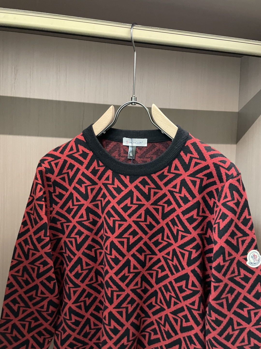 蒙口 重磅推荐！2025aw秋冬新款 专柜同步 时尚经典基础款针织衫 秋冬必备款 采用针织衫加厚毛衣，精