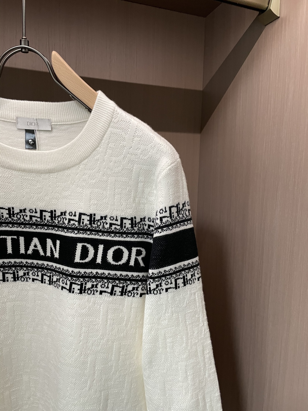Dior 重磅推荐！2025aw秋冬新款 专柜同步 时尚经典基础款针织衫 秋冬必备款 采用针织衫加厚毛衣