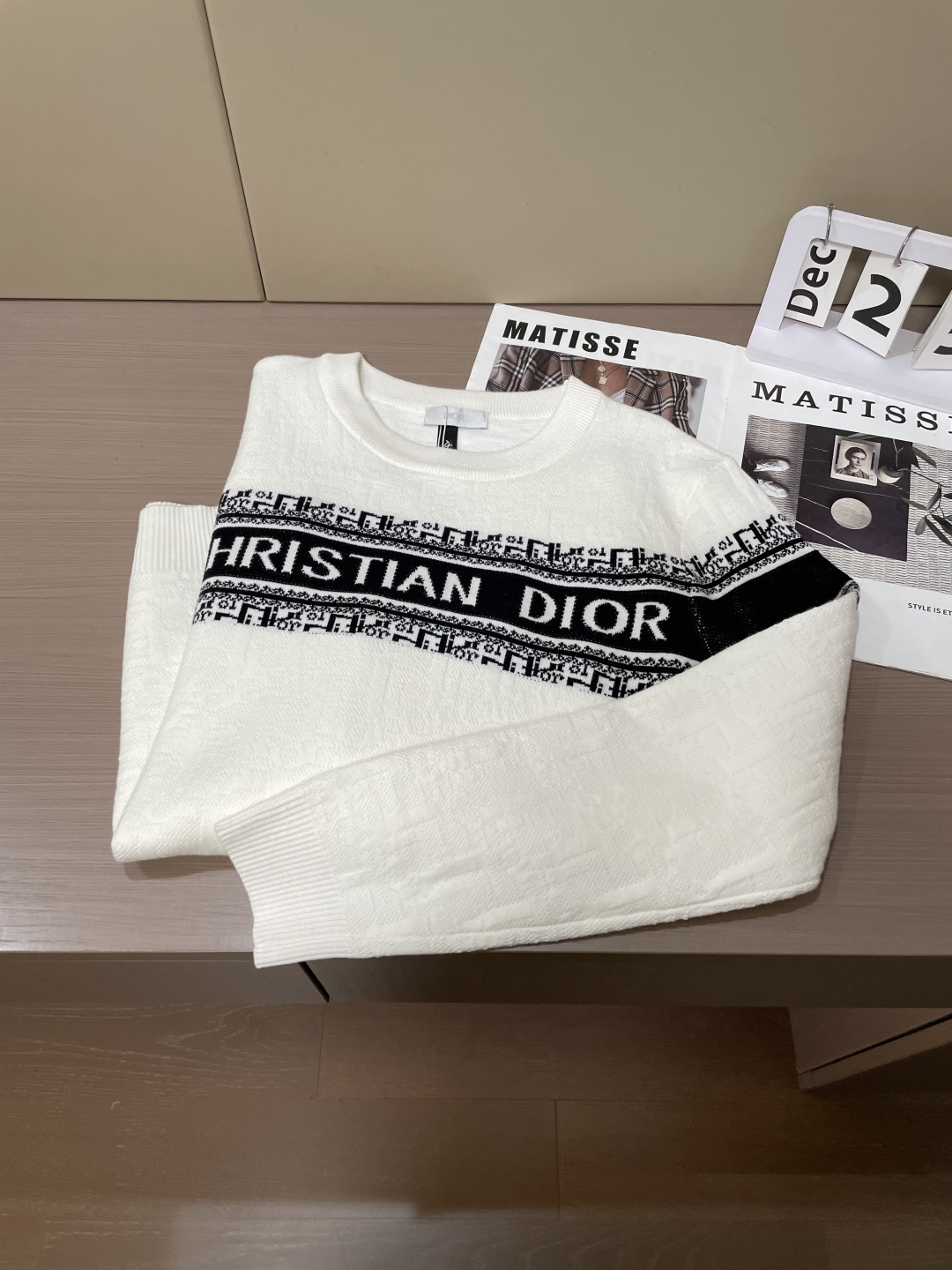 Dior 重磅推荐！2025aw秋冬新款 专柜同步 时尚经典基础款针织衫 秋冬必备款 采用针织衫加厚毛衣