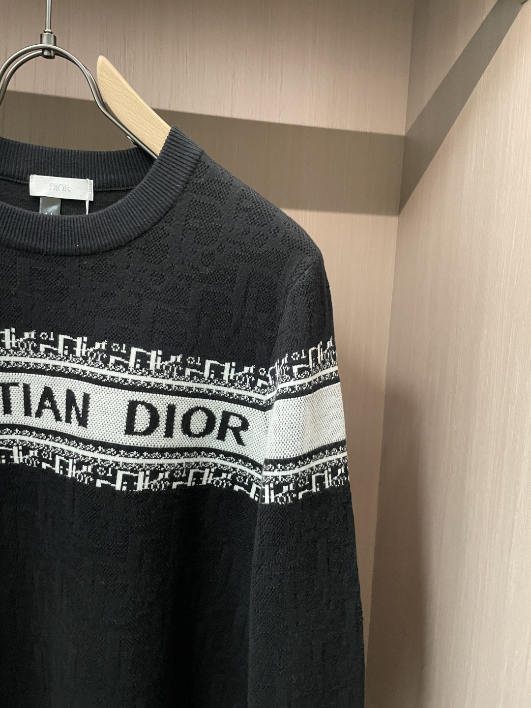 Dior 重磅推荐！2025aw秋冬新款 专柜同步 时尚经典基础款针织衫 秋冬必备款 采用针织衫加厚毛衣
