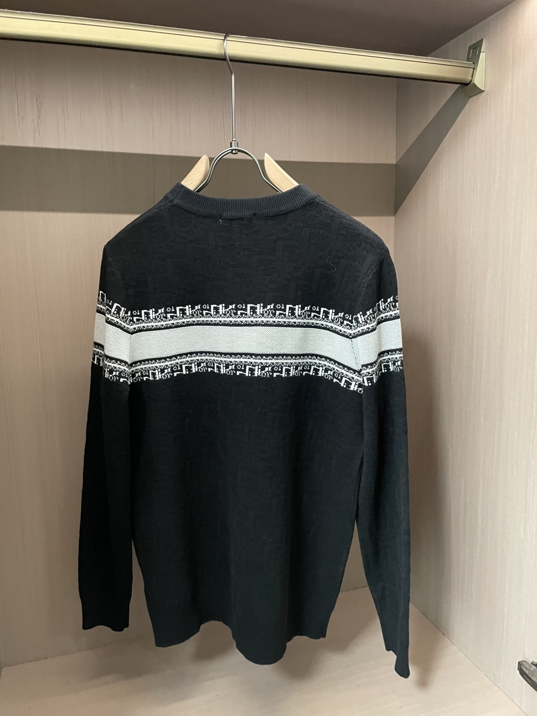 Dior 重磅推荐！2025aw秋冬新款 专柜同步 时尚经典基础款针织衫 秋冬必备款 采用针织衫加厚毛衣