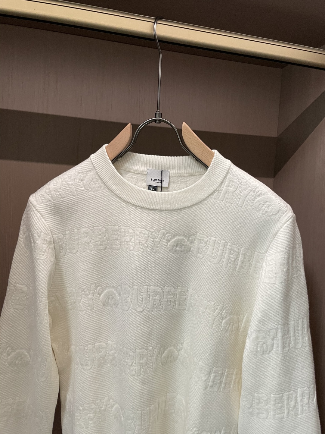 BUR 重磅推荐！2025aw秋冬新款 专柜同步 时尚经典基础款针织衫 秋冬必备款 采用针织衫加厚毛衣，