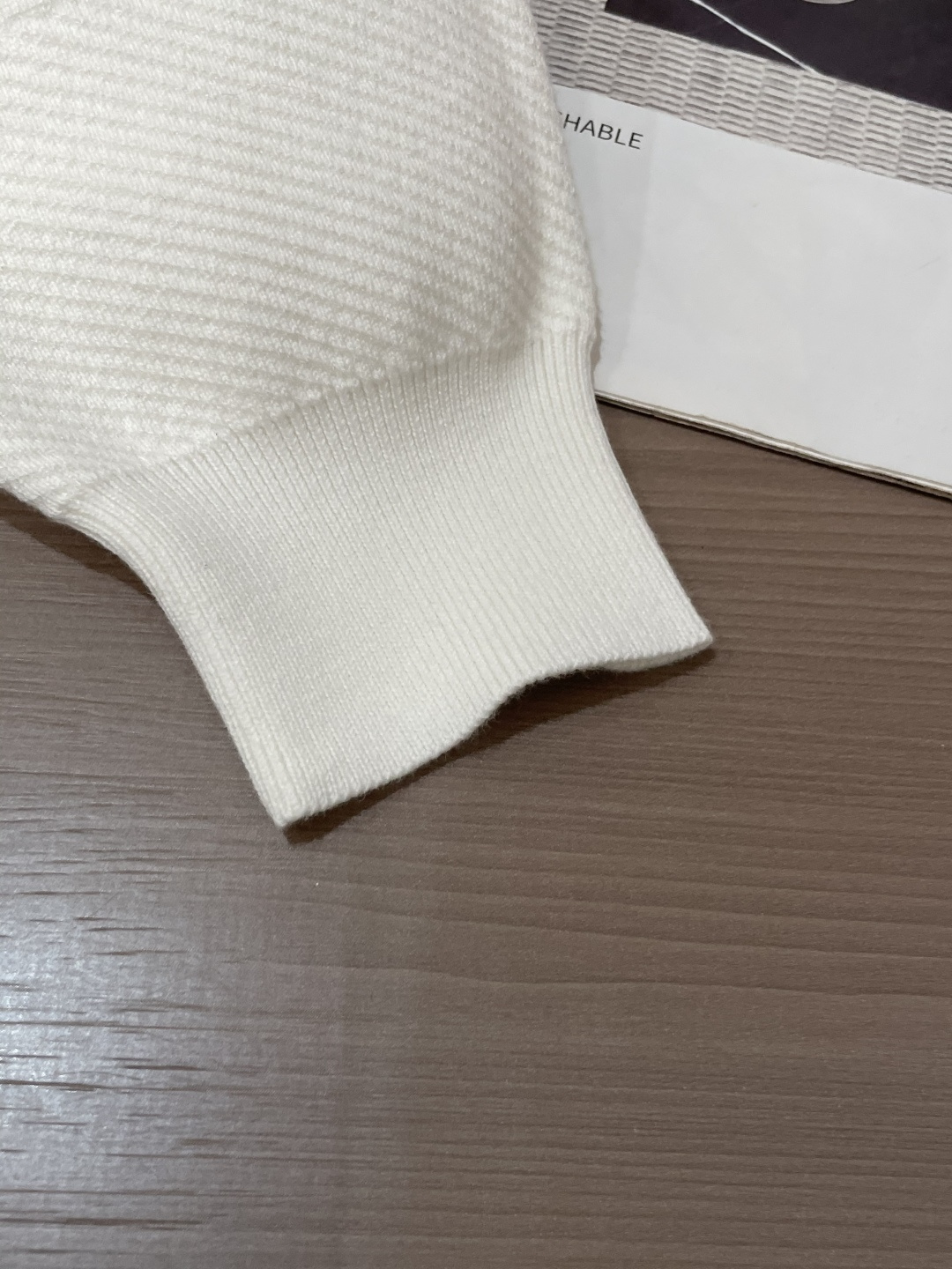 BUR 重磅推荐！2025aw秋冬新款 专柜同步 时尚经典基础款针织衫 秋冬必备款 采用针织衫加厚毛衣，