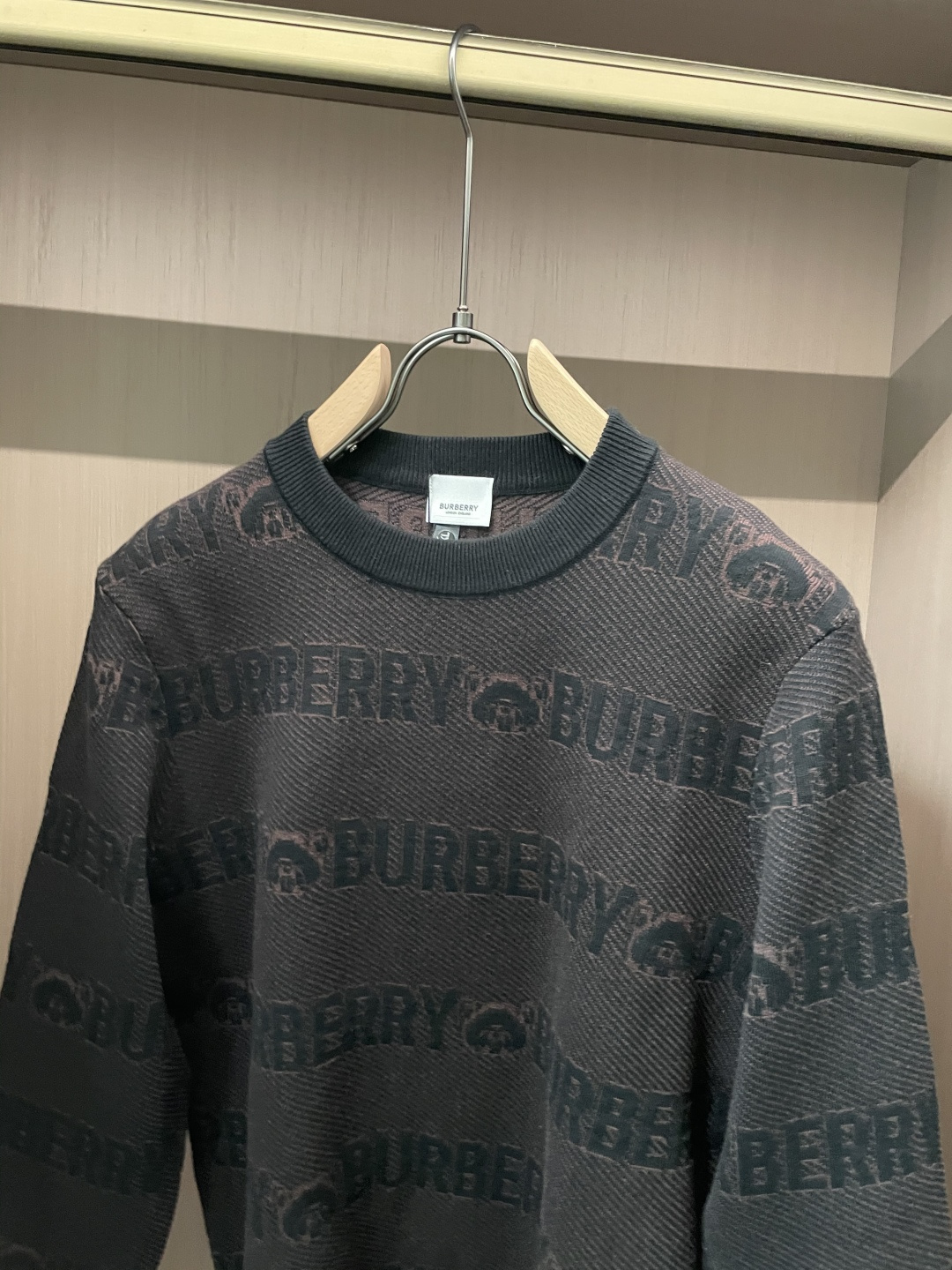 Bur 重磅推荐！2025aw秋冬新款 专柜同步 时尚经典基础款针织衫 秋冬必备款 采用针织衫加厚毛衣，