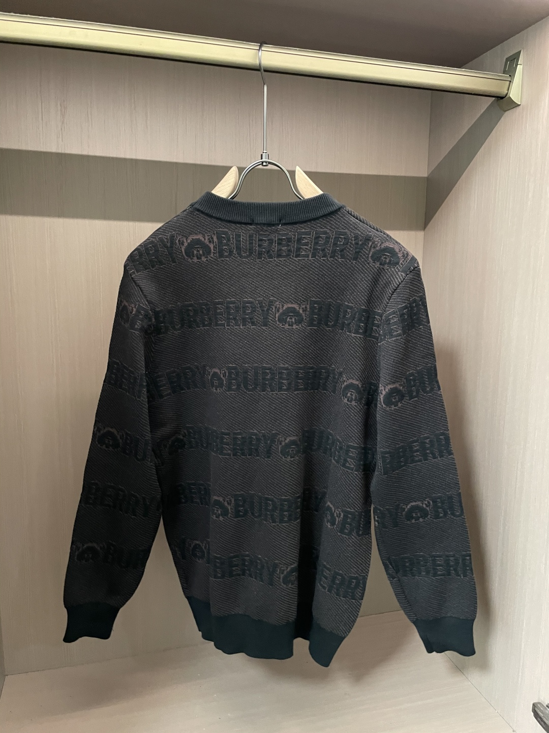 Bur 重磅推荐！2025aw秋冬新款 专柜同步 时尚经典基础款针织衫 秋冬必备款 采用针织衫加厚毛衣，