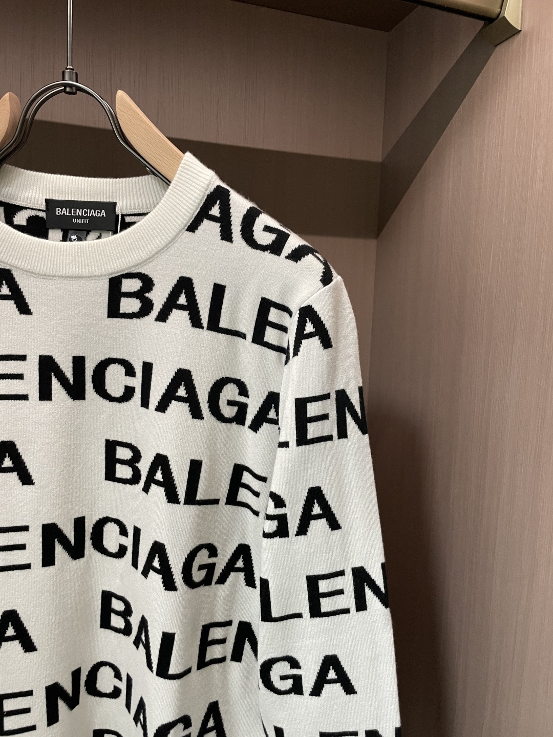 巴黎世家 重磅推荐！2025aw秋冬新款 专柜同步 时尚经典基础款针织衫 秋冬必备款 采用针织衫加厚毛衣