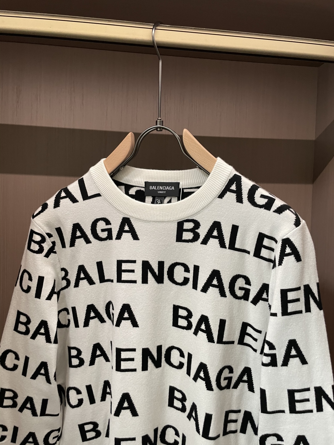 巴黎世家 重磅推荐！2025aw秋冬新款 专柜同步 时尚经典基础款针织衫 秋冬必备款 采用针织衫加厚毛衣