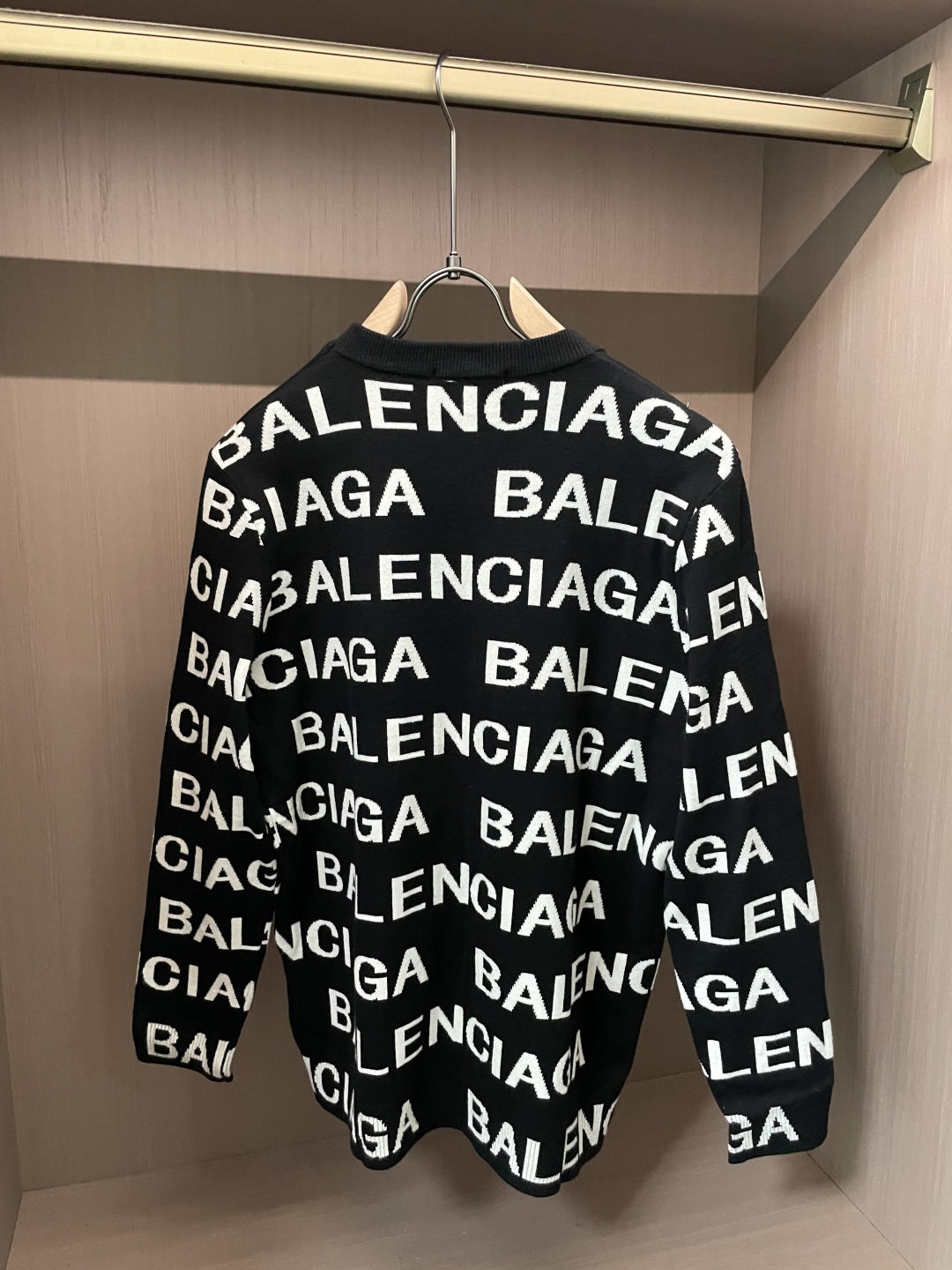 巴黎世家 重磅推荐！2025aw秋冬新款 专柜同步 时尚经典基础款针织衫 秋冬必备款 采用针织衫加厚毛衣