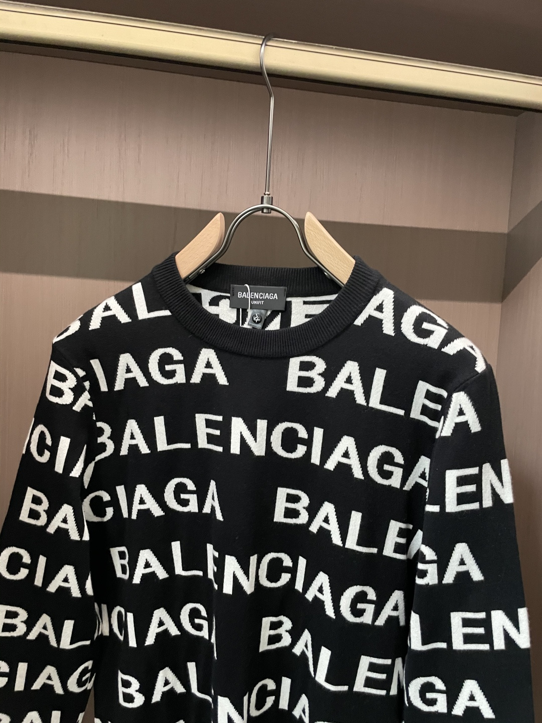 巴黎世家 重磅推荐！2025aw秋冬新款 专柜同步 时尚经典基础款针织衫 秋冬必备款 采用针织衫加厚毛衣