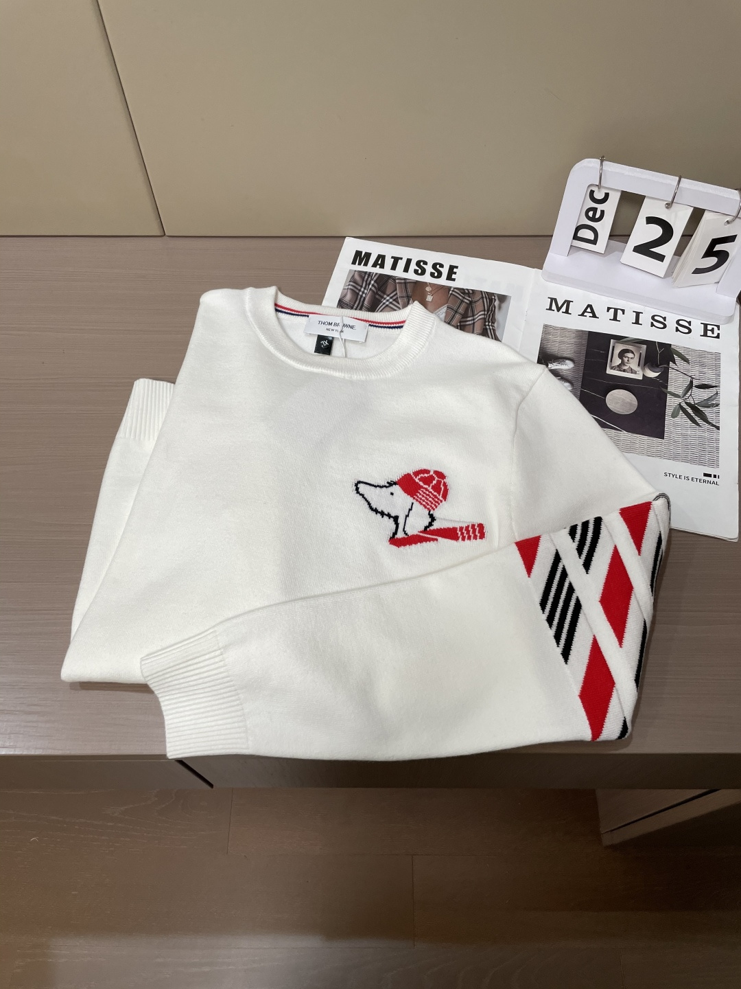 TB 重磅推荐！2025aw秋冬新款 专柜同步 时尚经典基础款针织衫 秋冬必备款 采用针织衫加厚毛衣，精