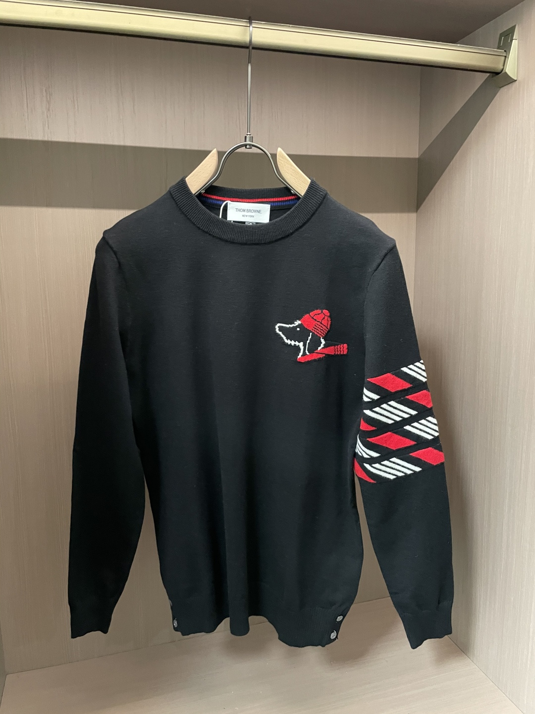 TB 重磅推荐！2025aw秋冬新款 专柜同步 时尚经典基础款针织衫 秋冬必备款 采用针织衫加厚毛衣，精