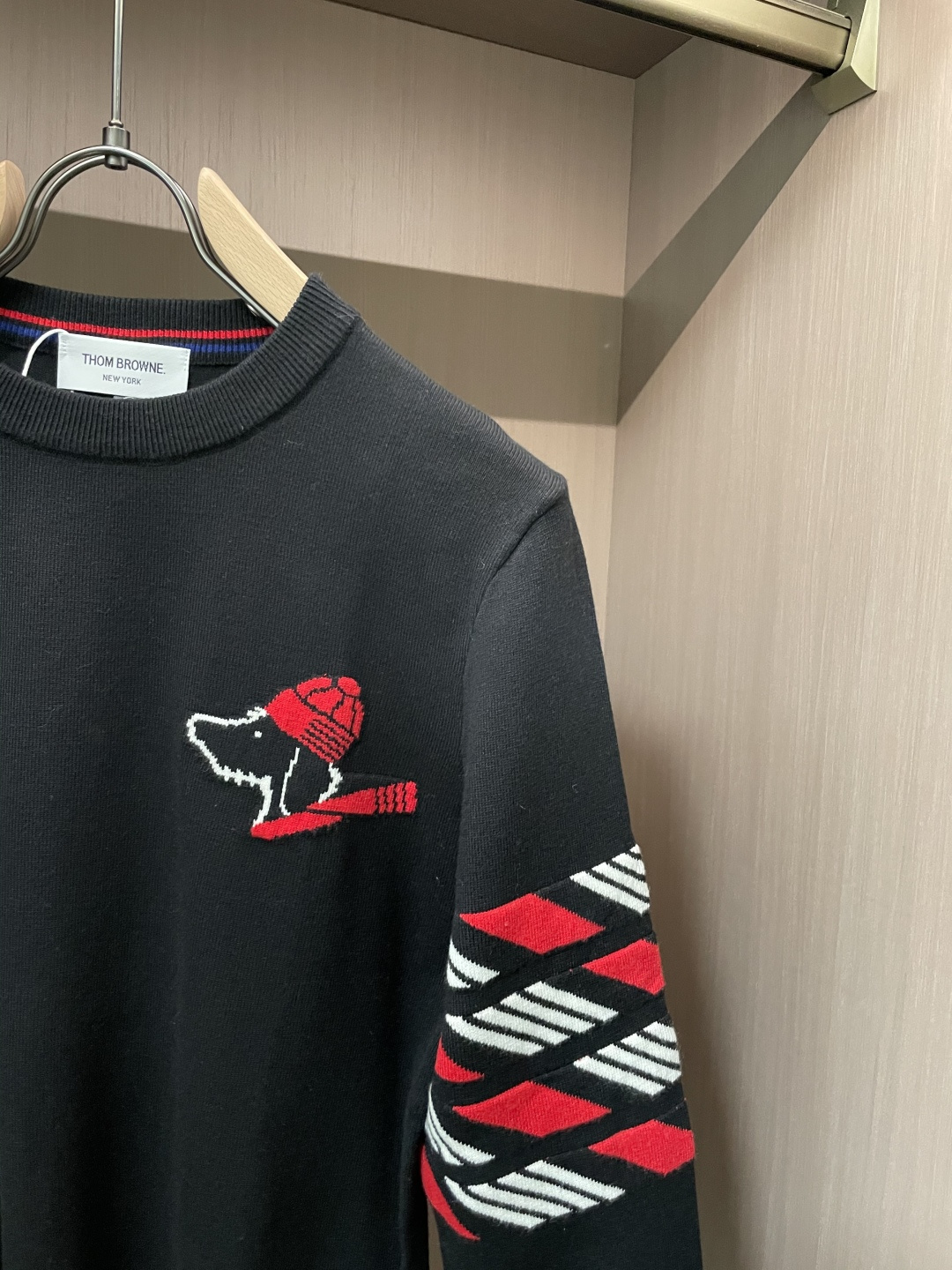 TB 重磅推荐！2025aw秋冬新款 专柜同步 时尚经典基础款针织衫 秋冬必备款 采用针织衫加厚毛衣，精