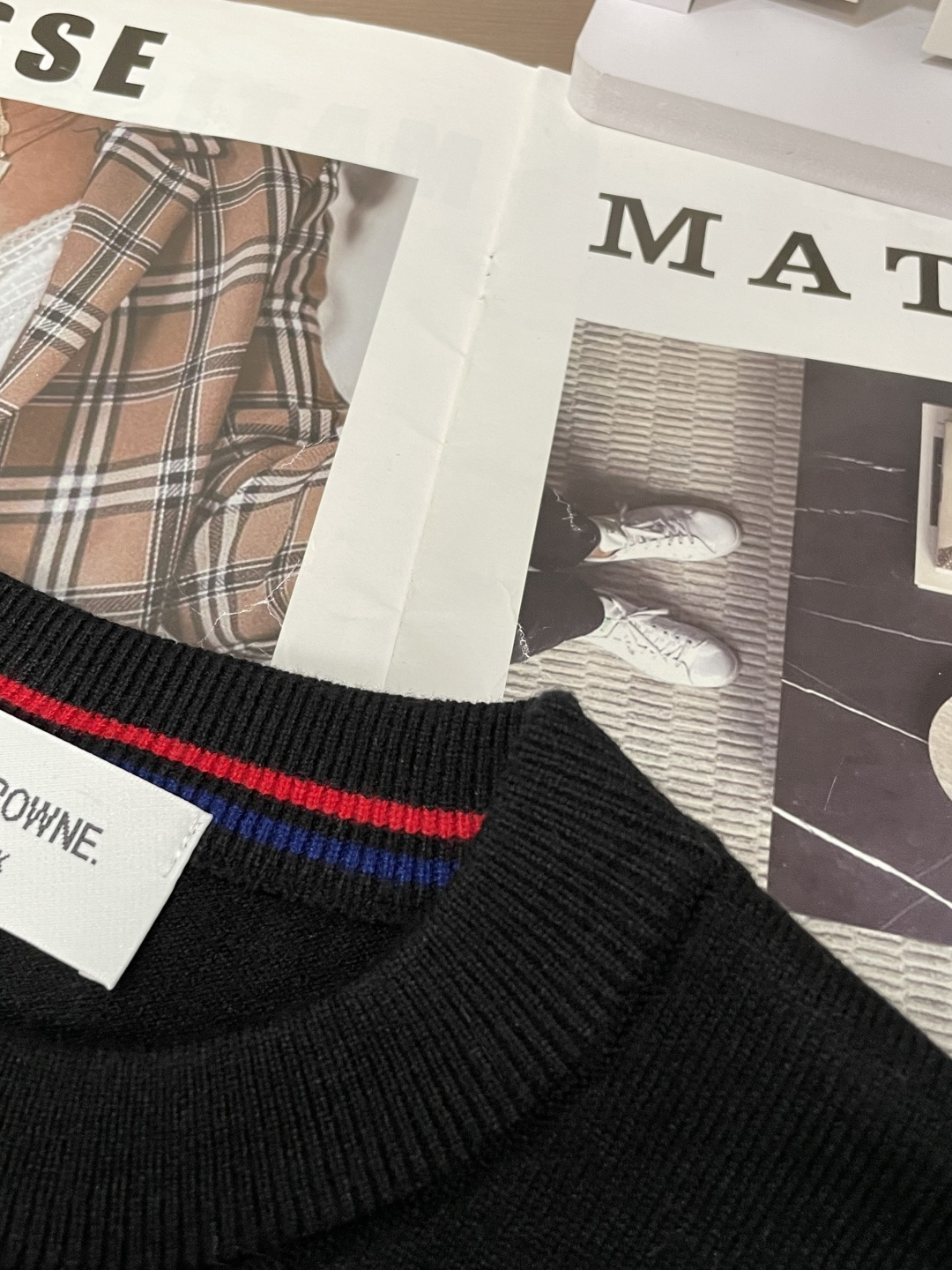 TB 重磅推荐！2025aw秋冬新款 专柜同步 时尚经典基础款针织衫 秋冬必备款 采用针织衫加厚毛衣，精