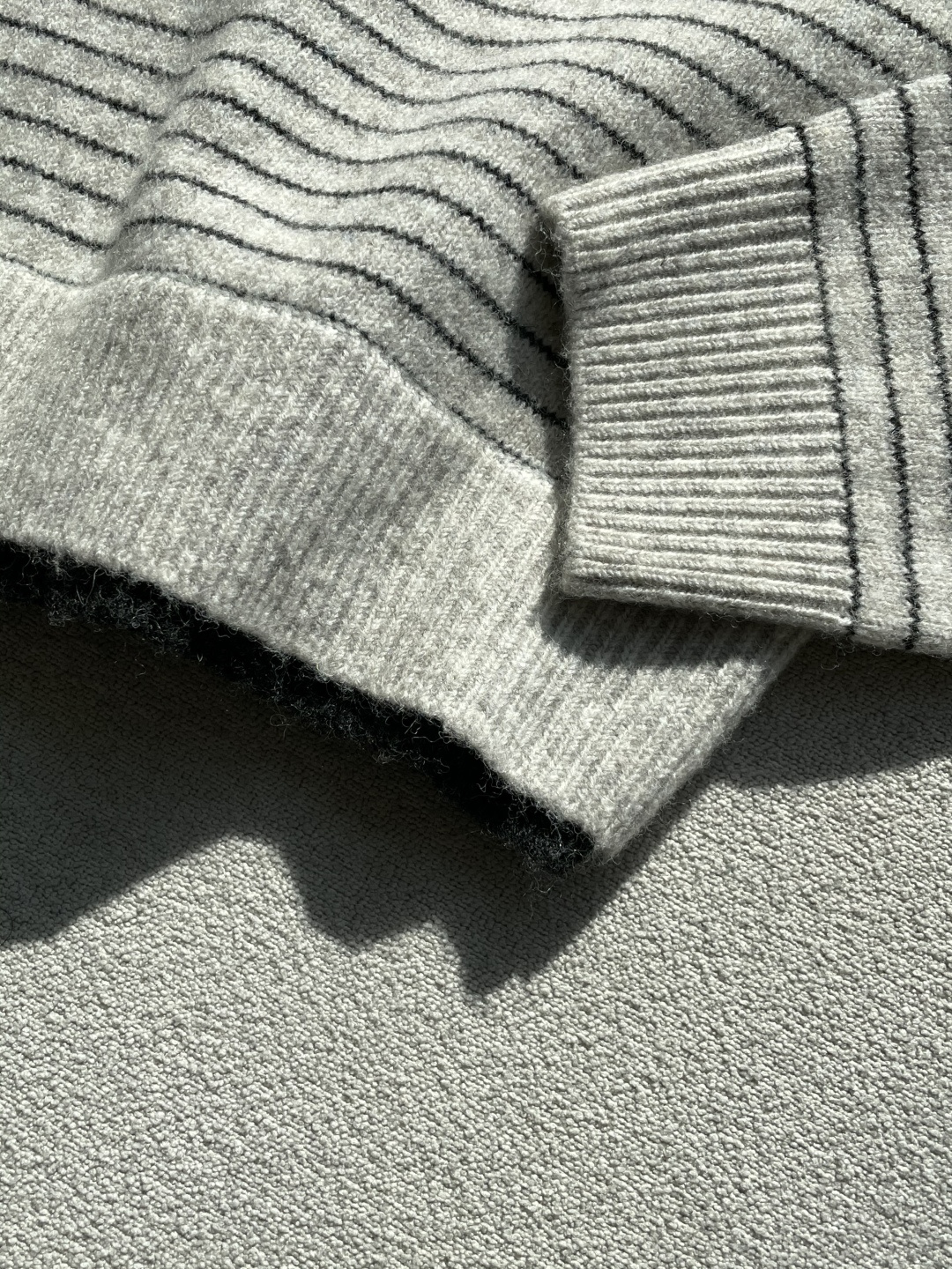 miumiu 秋冬季毛衣！简约慵懒秋冬氛围感”低保和的色系 低调又耐看干净利落剪裁 搭配不同单品不违和亮