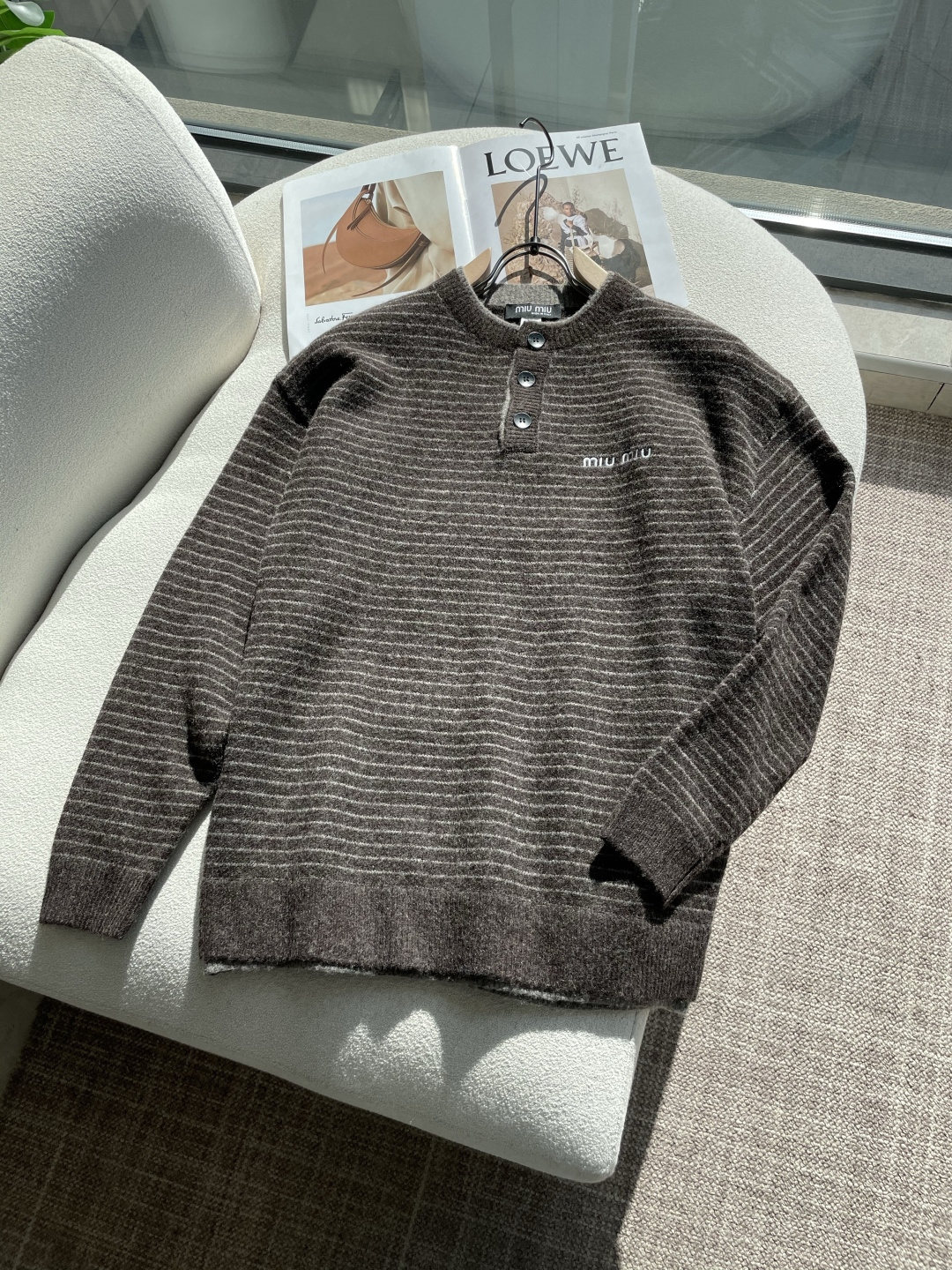 miumiu 秋冬季毛衣！简约慵懒秋冬氛围感”低保和的色系 低调又耐看干净利落剪裁 搭配不同单品不违和亮
