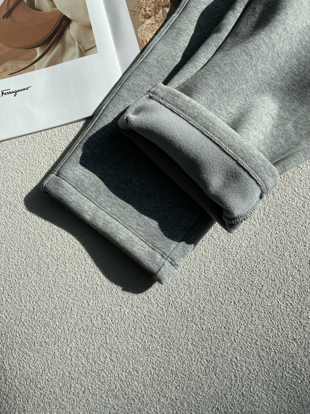 加拿大鹅 2025秋冬最新休闲裤 加厚款 日常必备 版型超赞，能很好的修复各种腿型，非常个性！柔软排汗，