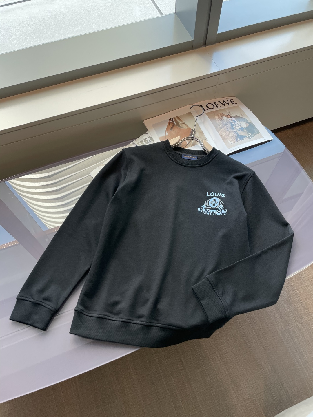 Lv /2025秋冬新品 定制顶级卫衣棉，面料特别有质感，冬季必备单品，保暖性好。男女通穿，细节到位，版