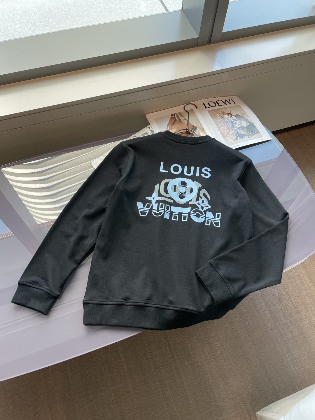 Lv /2025秋冬新品 定制顶级卫衣棉，面料特别有质感，冬季必备单品，保暖性好。男女通穿，细节到位，版