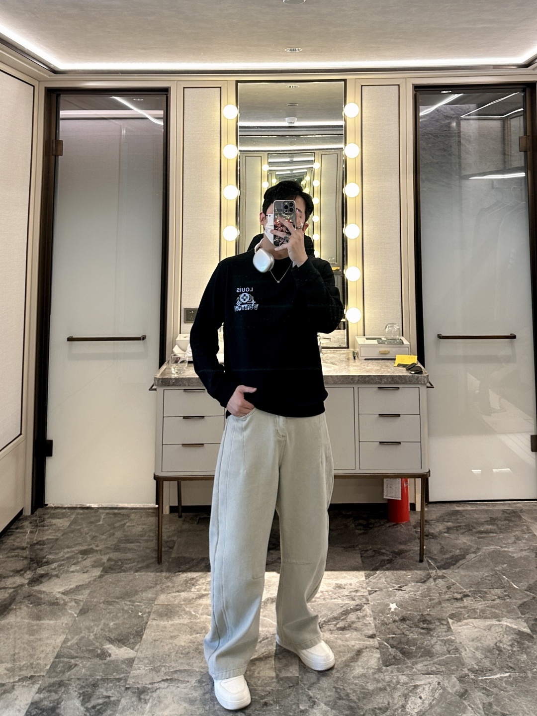 Lv /2025秋冬新品 定制顶级卫衣棉，面料特别有质感，冬季必备单品，保暖性好。男女通穿，细节到位，版