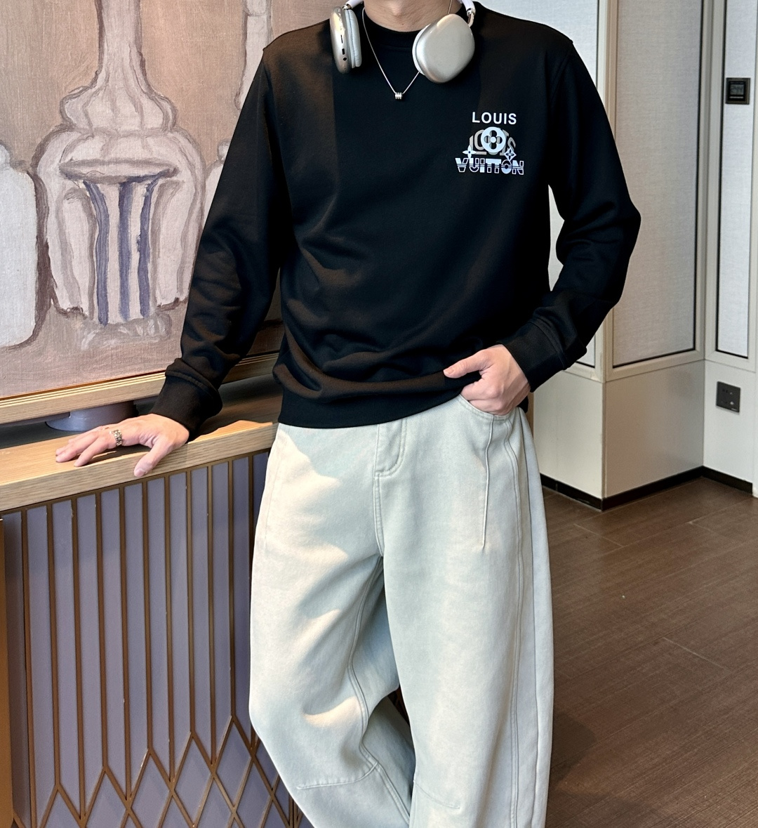 Lv /2025秋冬新品 定制顶级卫衣棉，面料特别有质感，冬季必备单品，保暖性好。男女通穿，细节到位，版