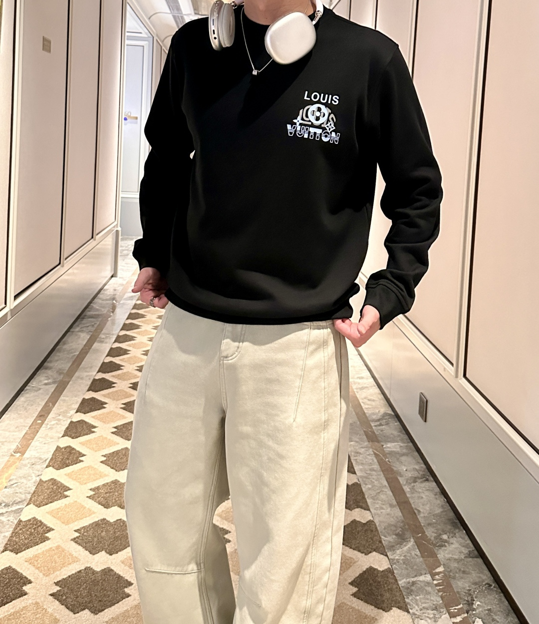 Lv /2025秋冬新品 定制顶级卫衣棉，面料特别有质感，冬季必备单品，保暖性好。男女通穿，细节到位，版