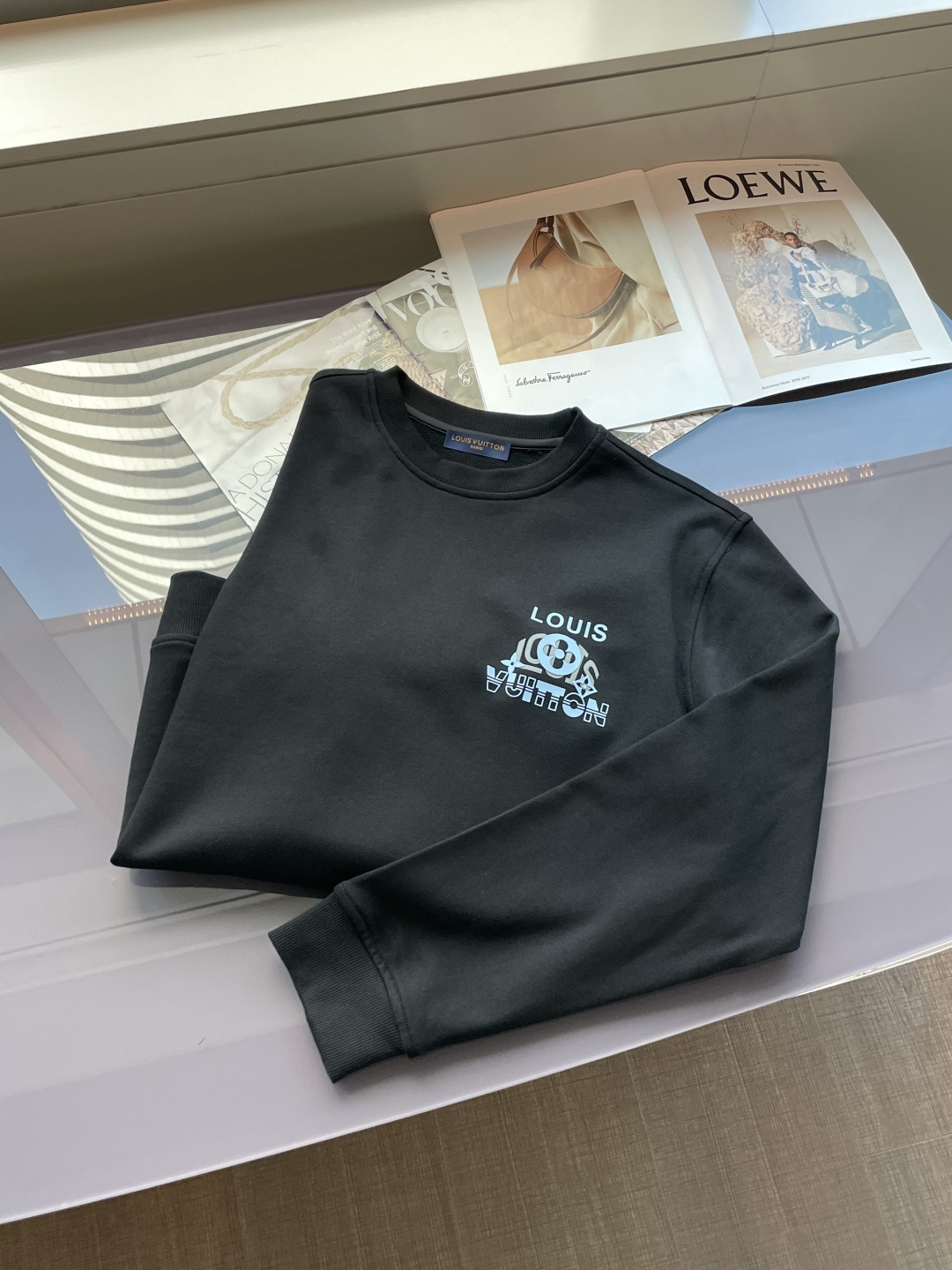 Lv /2025秋冬新品 定制顶级卫衣棉，面料特别有质感，冬季必备单品，保暖性好。男女通穿，细节到位，版