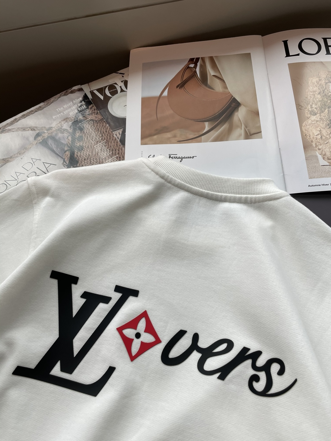 Lv /2025秋冬新品 定制顶级卫衣棉，面料特别有质感，冬季必备单品，保暖性好。男女通穿，细节到位，版