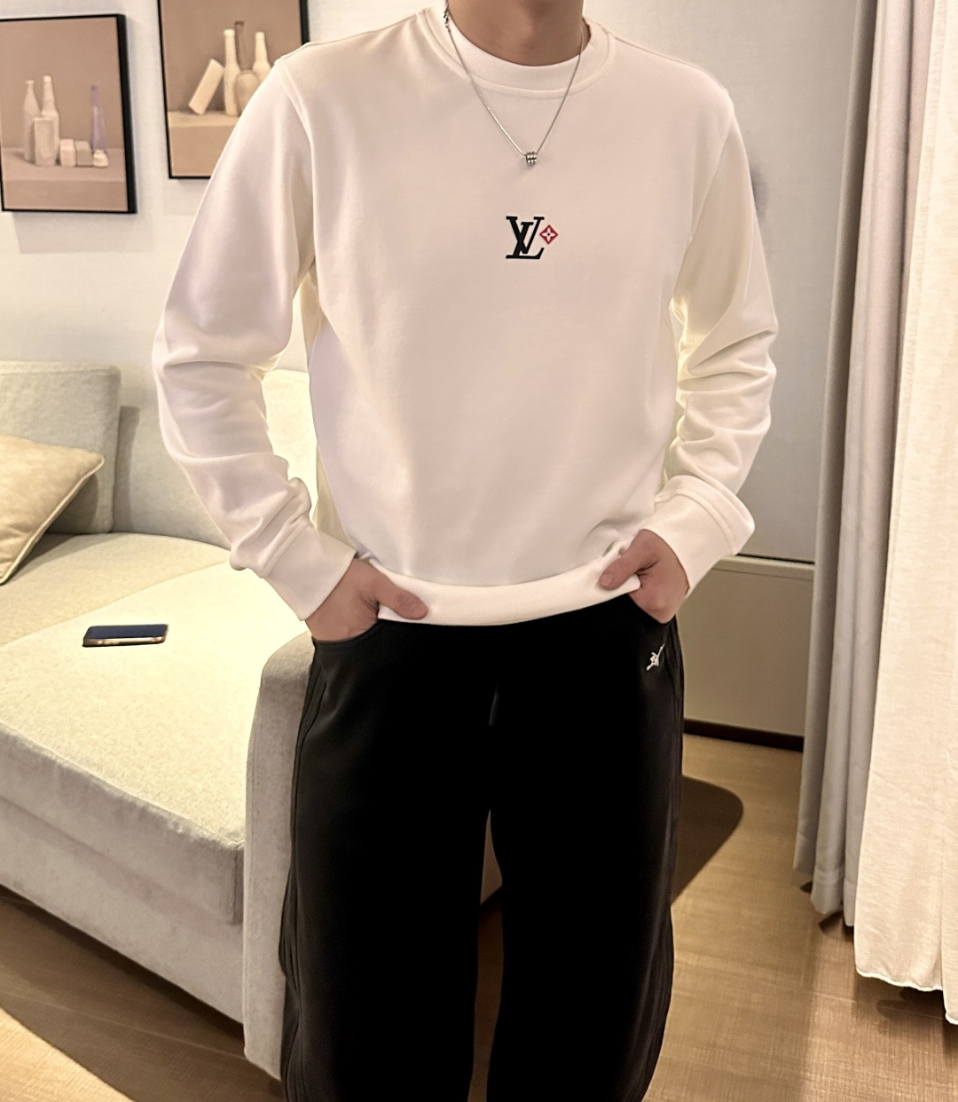 Lv /2025秋冬新品 定制顶级卫衣棉，面料特别有质感，冬季必备单品，保暖性好。男女通穿，细节到位，版