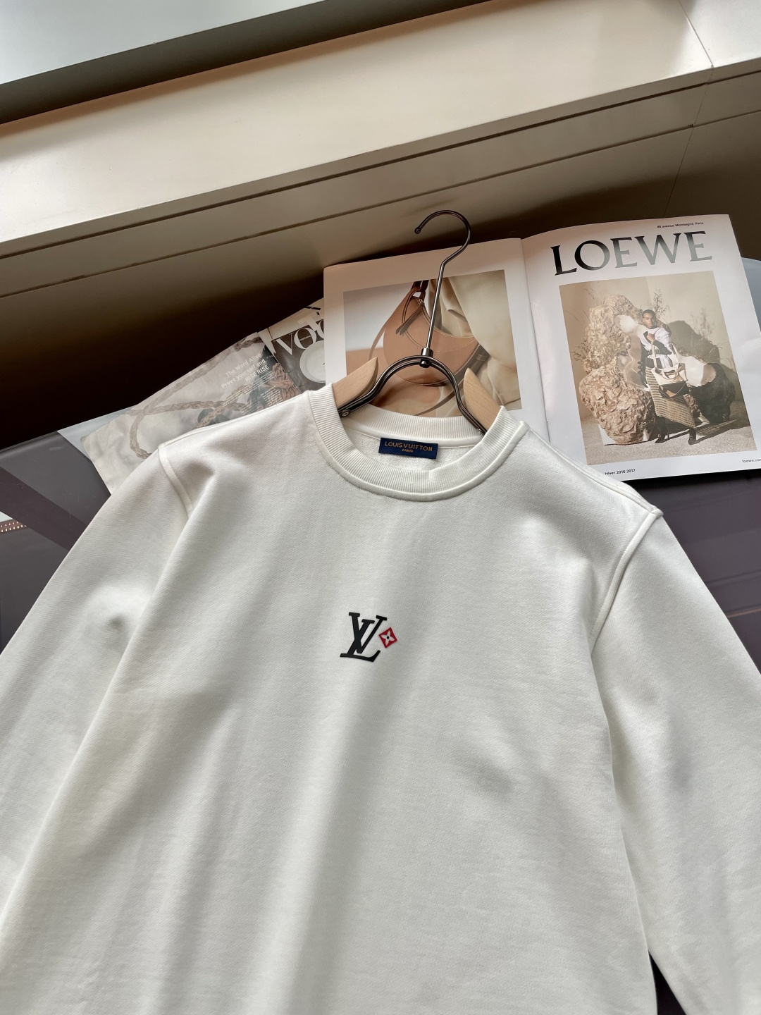 Lv /2025秋冬新品 定制顶级卫衣棉，面料特别有质感，冬季必备单品，保暖性好。男女通穿，细节到位，版