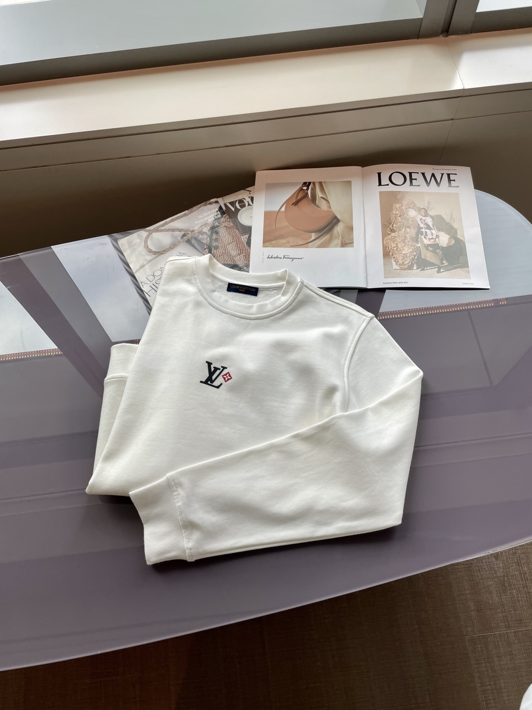 Lv /2025秋冬新品 定制顶级卫衣棉，面料特别有质感，冬季必备单品，保暖性好。男女通穿，细节到位，版