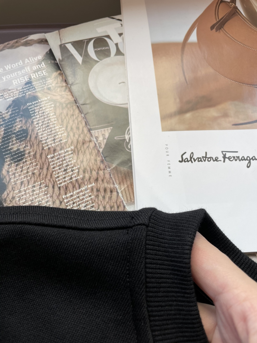 爱🐎仕 /2025秋冬新品 定制顶级卫衣棉，面料特别有质感，冬季必备单品，保暖性好。男女通穿，细节到位，