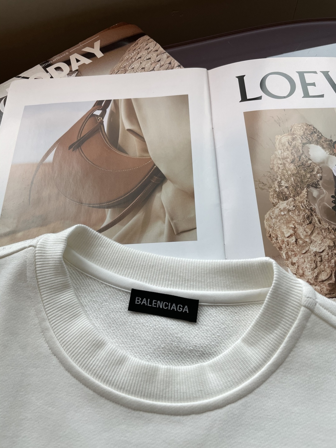 巴黎世家 /2025秋冬新品 定制顶级卫衣棉，面料特别有质感，冬季必备单品，保暖性好。男女通穿，细节到位