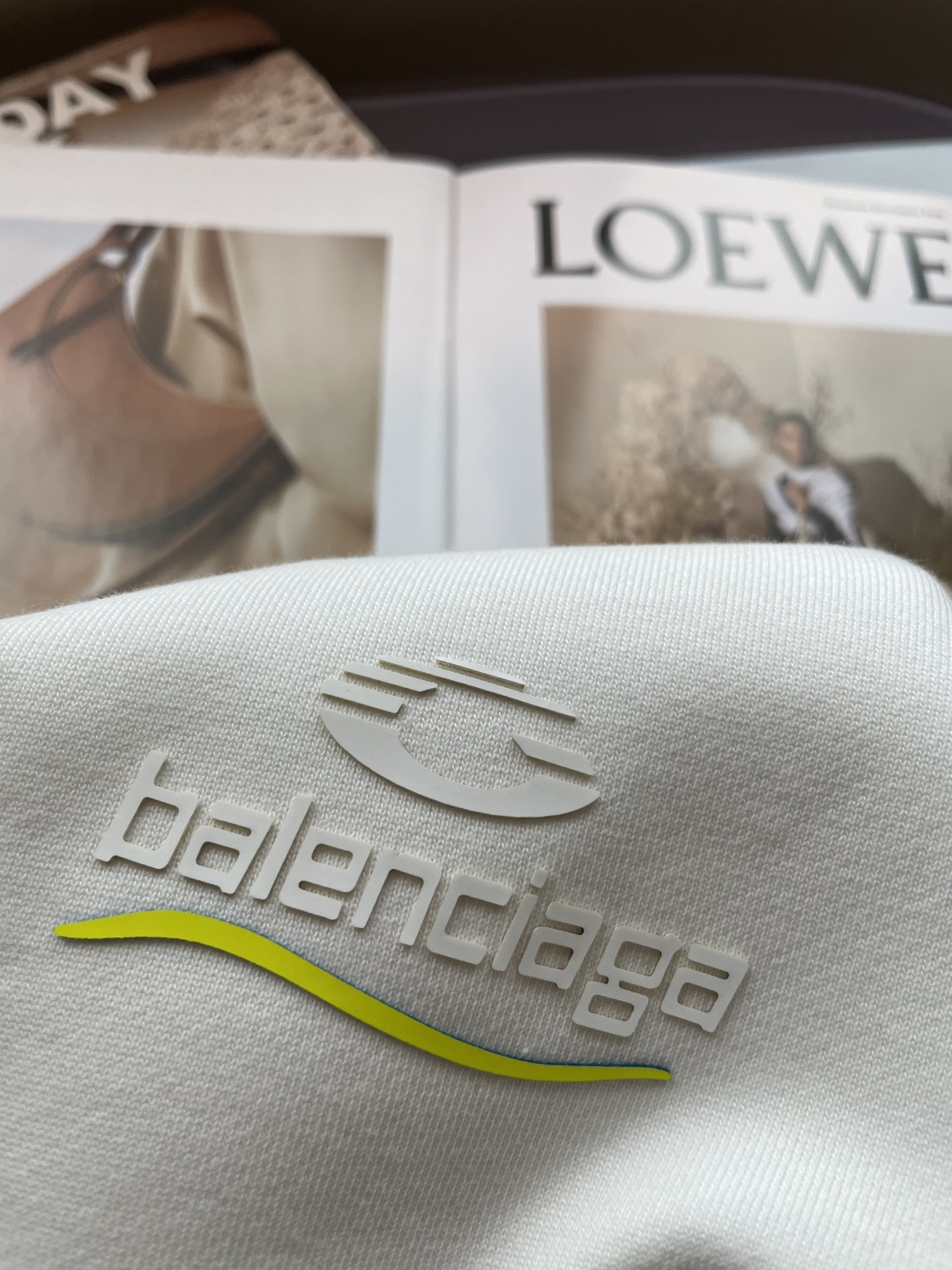 巴黎世家 /2025秋冬新品 定制顶级卫衣棉，面料特别有质感，冬季必备单品，保暖性好。男女通穿，细节到位